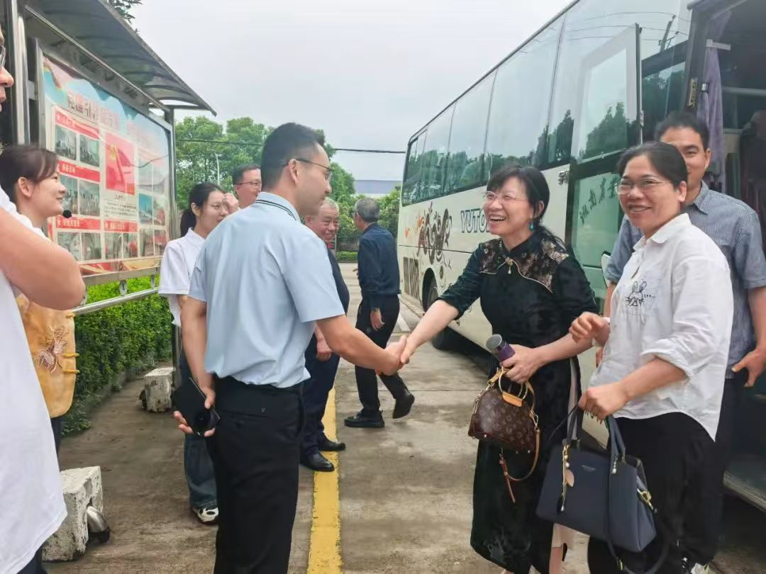 湘益茶香續薪火，校企共繪茯茶新篇——湖南農大師生走進(jìn)益陽(yáng)茶廠(chǎng)開(kāi)展實(shí)踐研學(xué)